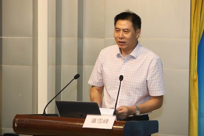 说明: D:\李子丹\新闻和照片\2019\学术\6.24粤港澳经贸区\6.24夏老师\6.24夏老师\潘雪峰.jpg