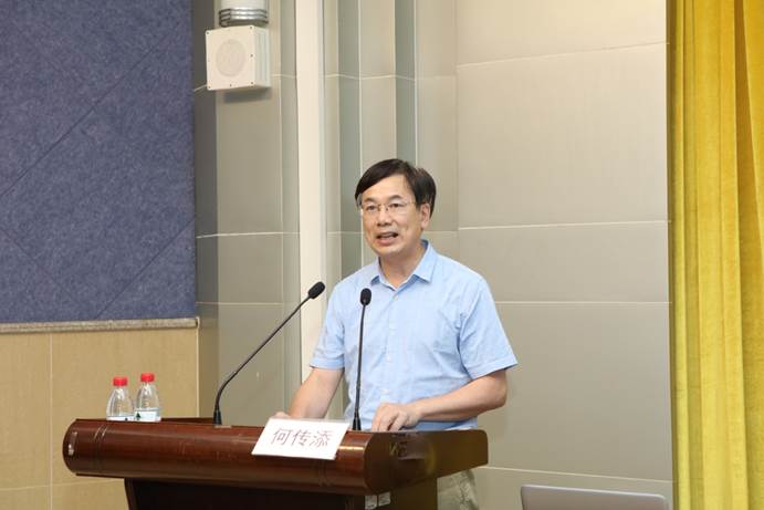 说明: D:\李子丹\论坛活动\2019.7研究生暑期\照片\7.22上午\何校.jpg