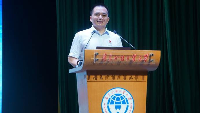 说明: D:\李子丹\新闻和照片\2019\党政\7.2党员大会\林绍雄讲党课.jpg